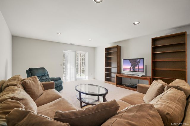 25 Briarbrook Drive 25, Briarcliff Manor, NY 10510