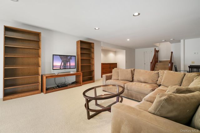 25 Briarbrook Drive 25, Briarcliff Manor, NY 10510