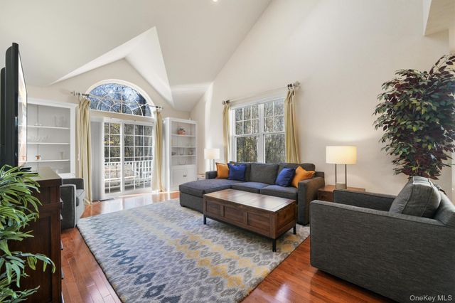 25 Briarbrook Drive 25, Briarcliff Manor, NY 10510