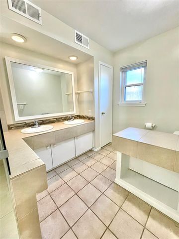 307 Whitecap Drive, Seabrook, TX 77586