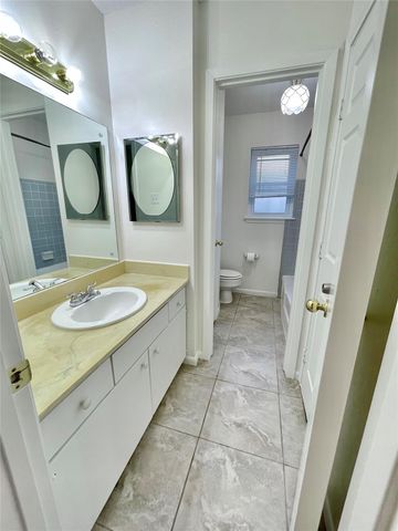 307 Whitecap Drive, Seabrook, TX 77586