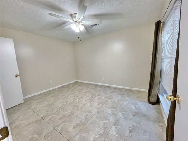 307 Whitecap Drive, Seabrook, TX 77586