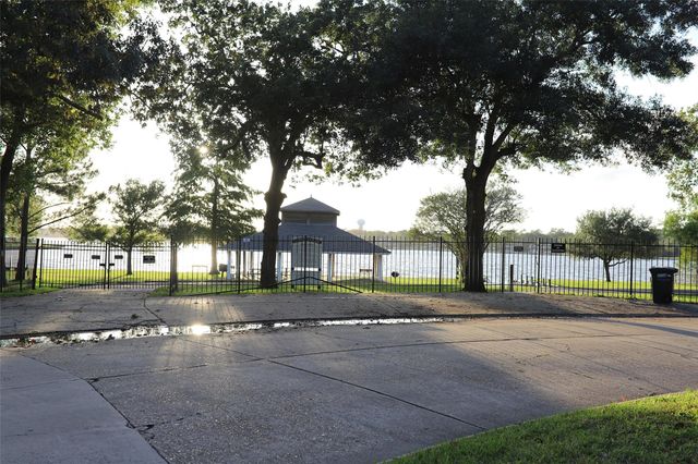 307 Whitecap Drive, Seabrook, TX 77586