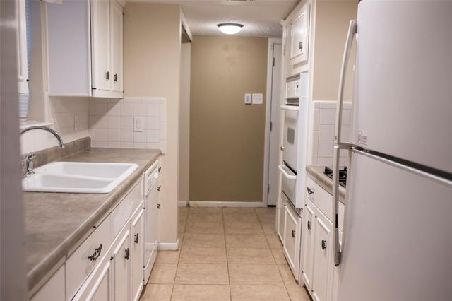 307 Whitecap Drive, Seabrook, TX 77586