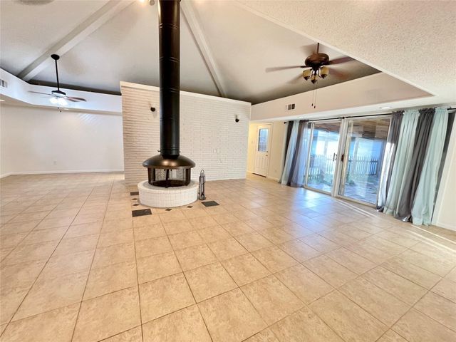 307 Whitecap Drive, Seabrook, TX 77586