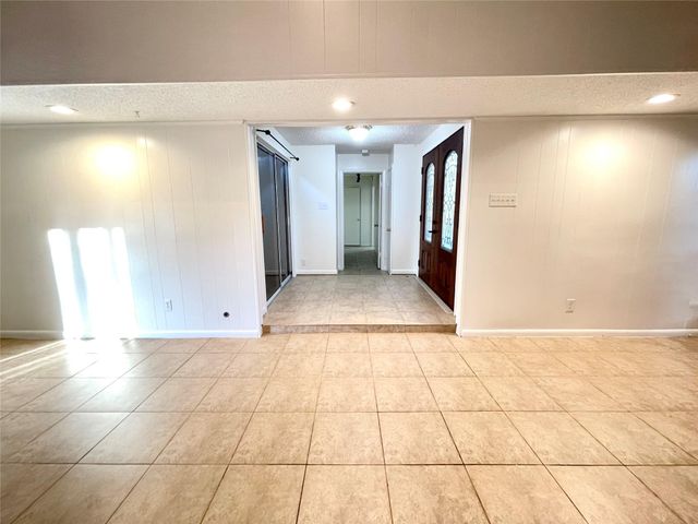 307 Whitecap Drive, Seabrook, TX 77586