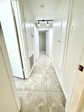 307 Whitecap Drive, Seabrook, TX 77586