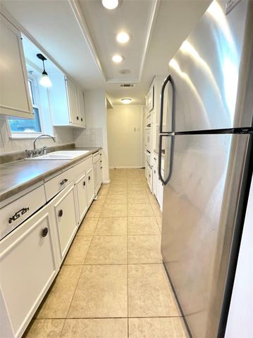 307 Whitecap Drive, Seabrook, TX 77586