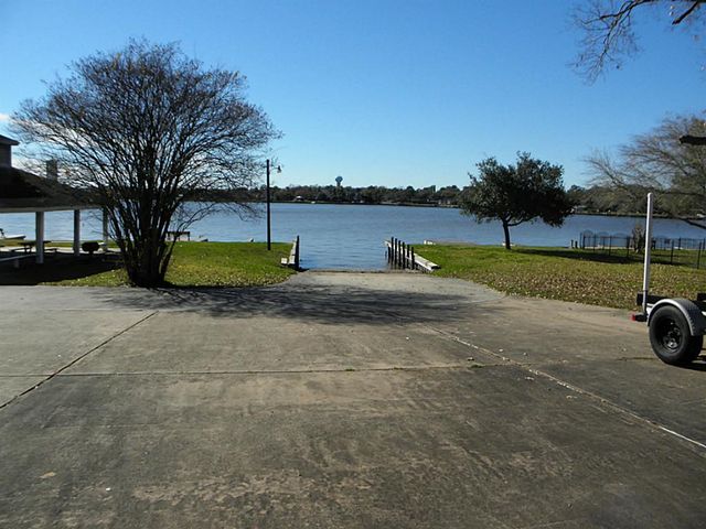 307 Whitecap Drive, Seabrook, TX 77586