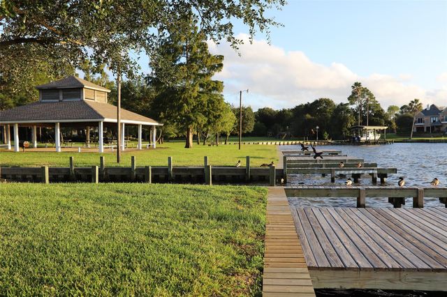 307 Whitecap Drive, Seabrook, TX 77586