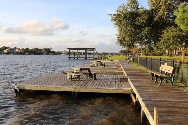 307 Whitecap Drive, Seabrook, TX 77586