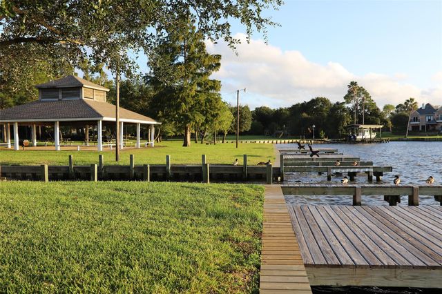 307 Whitecap Drive, Seabrook, TX 77586