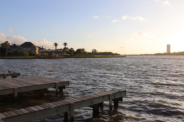 307 Whitecap Drive, Seabrook, TX 77586