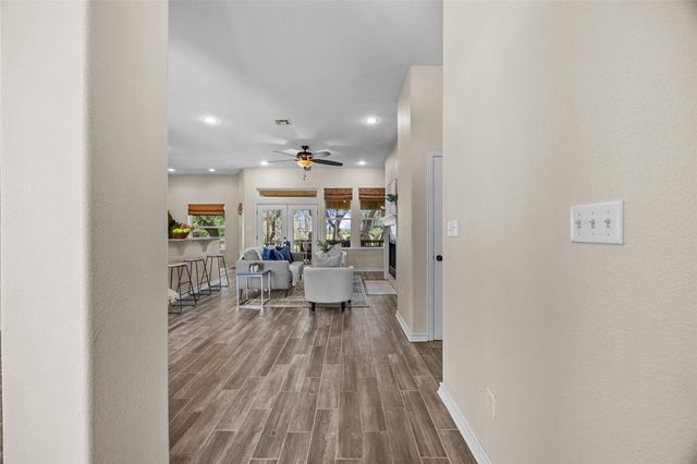 10409 Little Creek CIR, Dripping Springs, TX 78620
