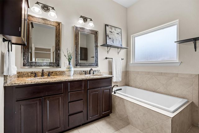 10409 Little Creek CIR, Dripping Springs, TX 78620