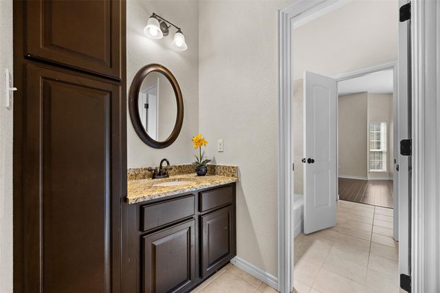 10409 Little Creek CIR, Dripping Springs, TX 78620