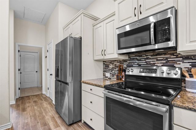 10409 Little Creek CIR, Dripping Springs, TX 78620