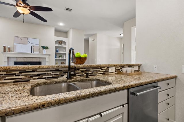 10409 Little Creek CIR, Dripping Springs, TX 78620