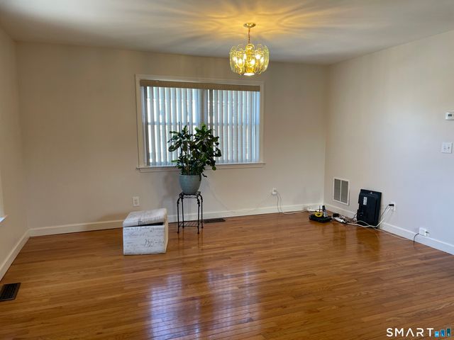 41 Elmcroft Road, Stamford, CT 06902