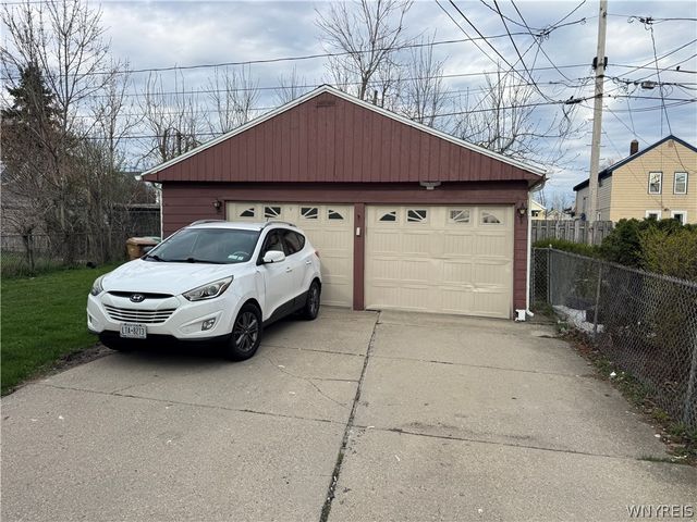 41 Pendennis Place, Cheektowaga, NY 14225