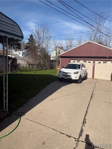 41 Pendennis Place, Cheektowaga, NY 14225