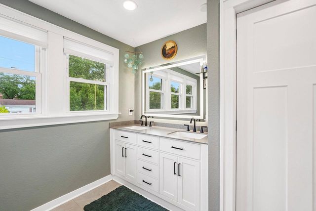 1059 9th AVENUE, Grafton, WI 53024