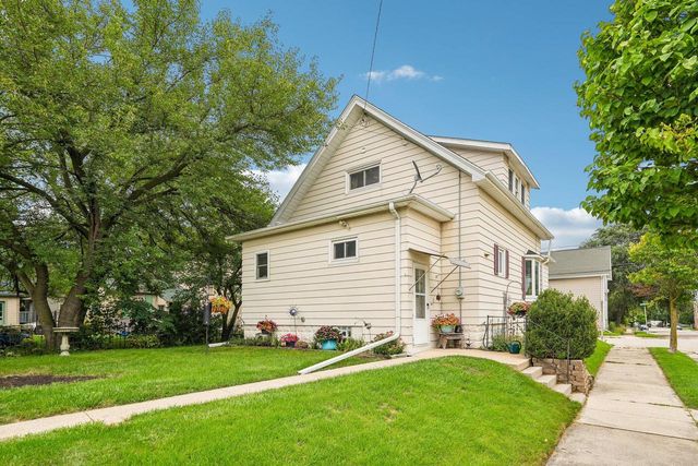 1059 9th AVENUE, Grafton, WI 53024