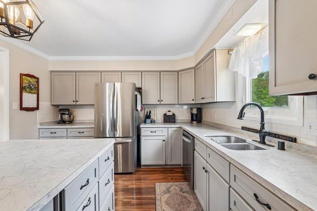 1059 9th AVENUE, Grafton, WI 53024