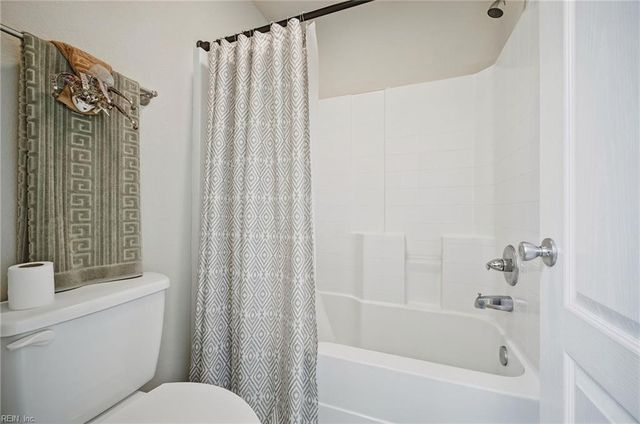 404 Clara DR, Chesapeake, VA 23320