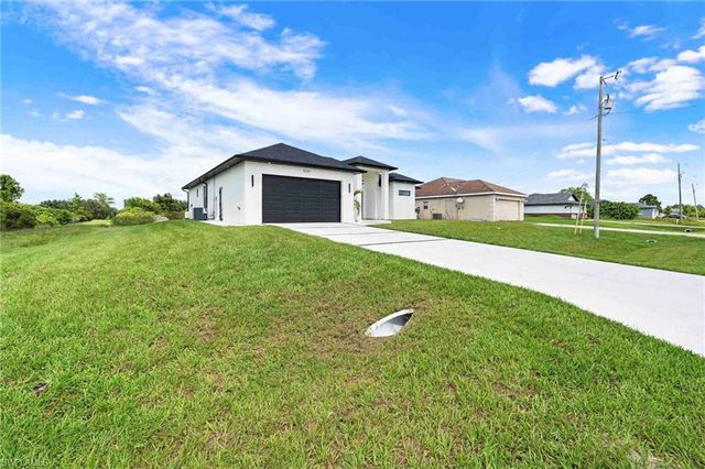 3724 7th ST SW, Lehigh Acres, FL 33976