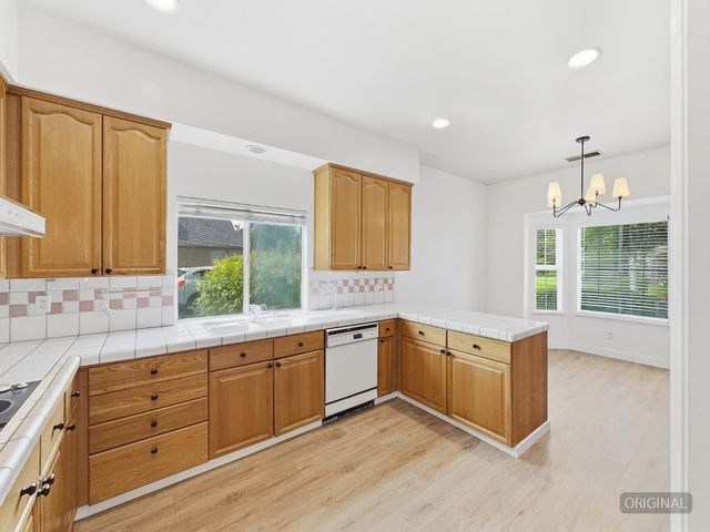 6624 N Wembley Drive, Fresno, CA 93711