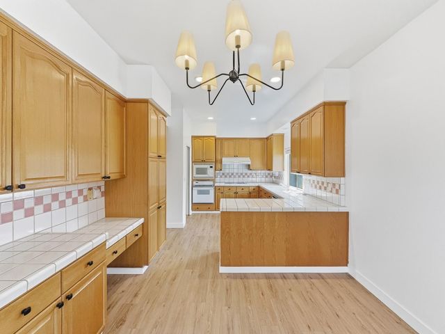 6624 N Wembley Drive, Fresno, CA 93711