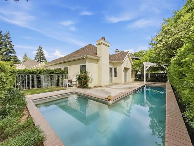 6624 N Wembley Drive, Fresno, CA 93711
