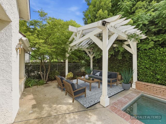 6624 N Wembley Drive, Fresno, CA 93711