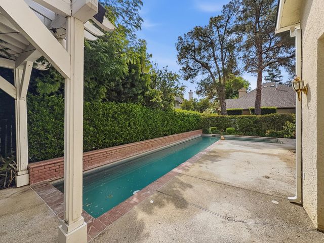 6624 N Wembley Drive, Fresno, CA 93711