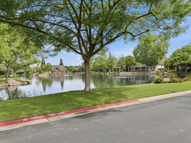 6624 N Wembley Drive, Fresno, CA 93711