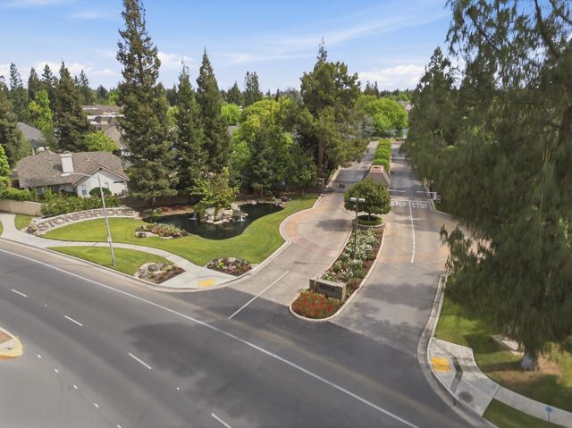 6624 N Wembley Drive, Fresno, CA 93711