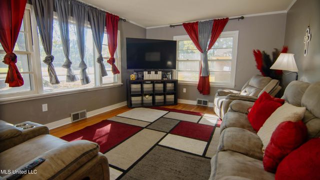 105 Park Street, Batesville, MS 38606