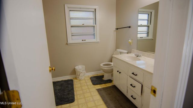 105 Park Street, Batesville, MS 38606