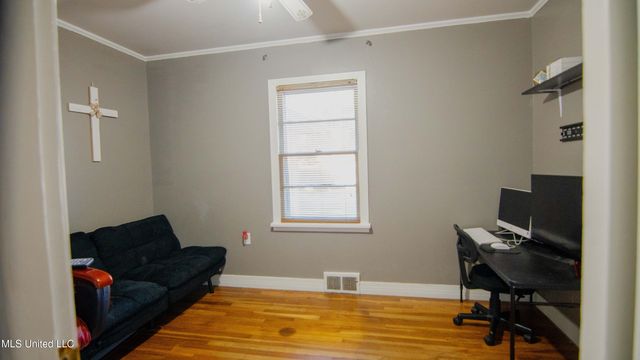 105 Park Street, Batesville, MS 38606