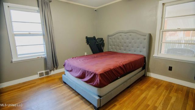 105 Park Street, Batesville, MS 38606