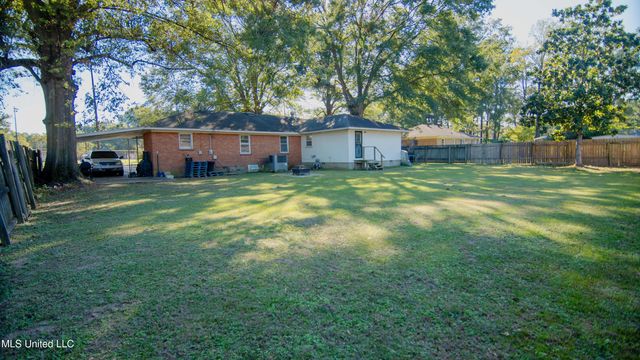 105 Park Street, Batesville, MS 38606