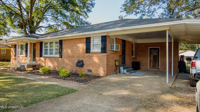105 Park Street, Batesville, MS 38606