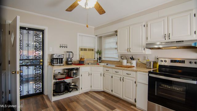 105 Park Street, Batesville, MS 38606