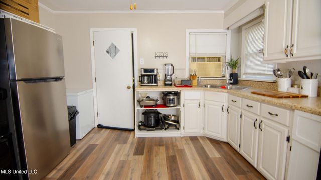 105 Park Street, Batesville, MS 38606