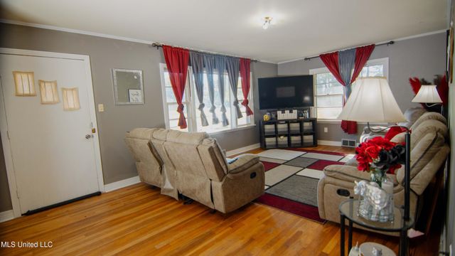105 Park Street, Batesville, MS 38606