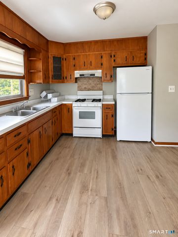 88 Elizabeth Ann Drive 2L, New Haven, CT 06512