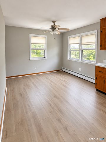 88 Elizabeth Ann Drive 2L, New Haven, CT 06512