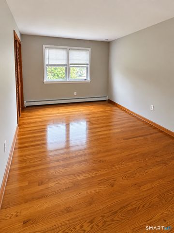 88 Elizabeth Ann Drive 2L, New Haven, CT 06512