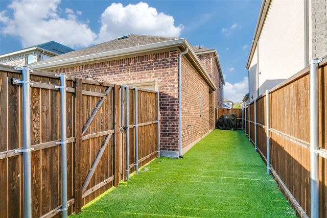 154 Mccartt Drive, Lewisville, TX 75067